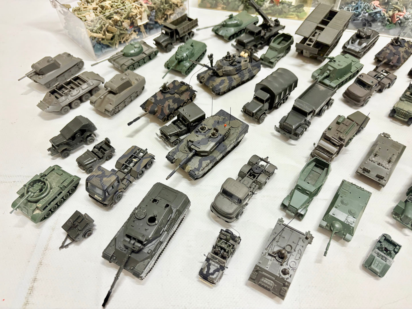 Roco Minitanks Militär Konvolut Fahrzeuge + Soldaten H0
