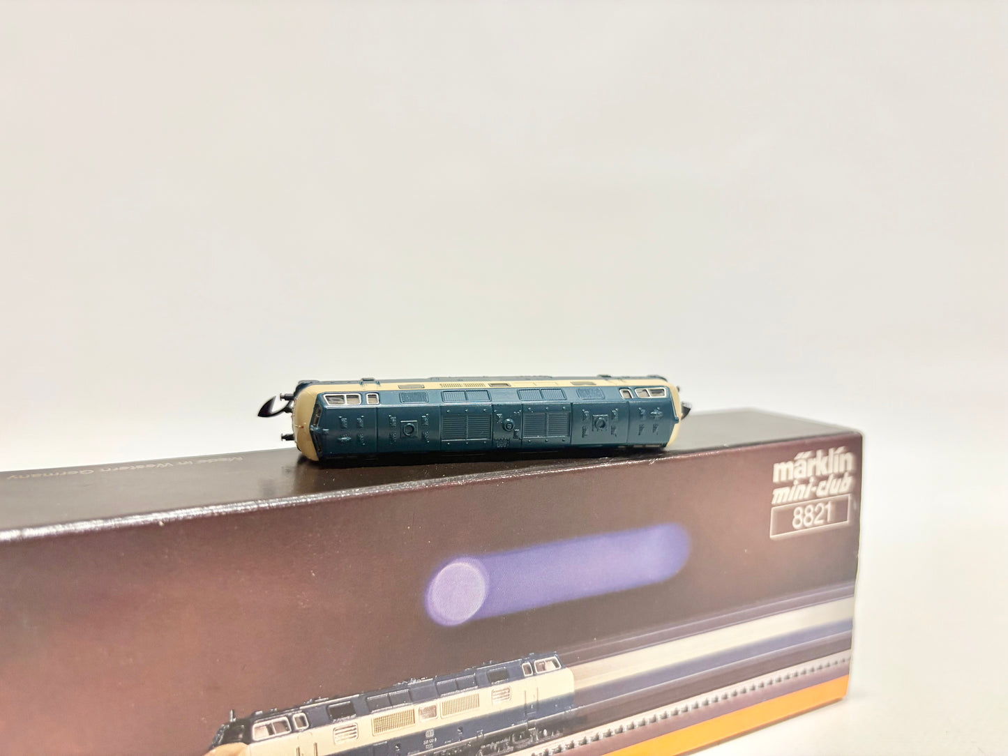 Märklin 8821 Diesel Locomotive Class 221 118-4 DB Z