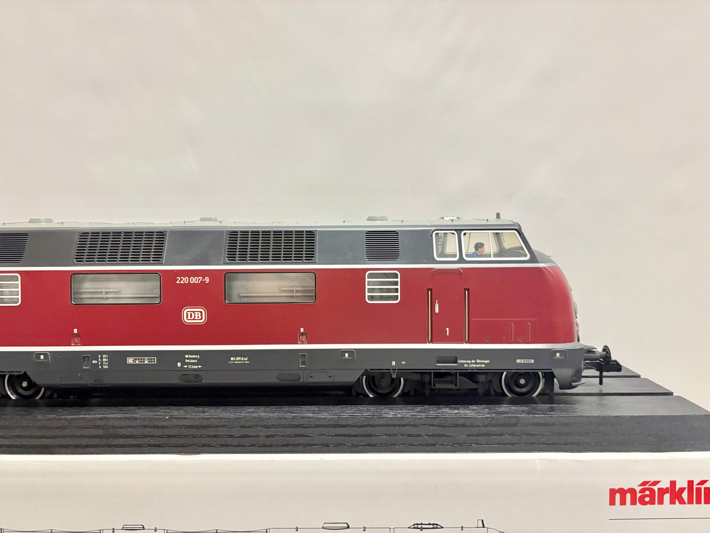 Märklin 55800 Digital + Sound Diesellok Br 220 007-9 DB Spur 1