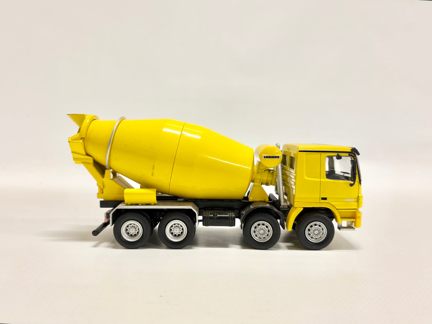 Schuco Liebherr Betonmischer Mercedes-Benz M 1:50 Automodell