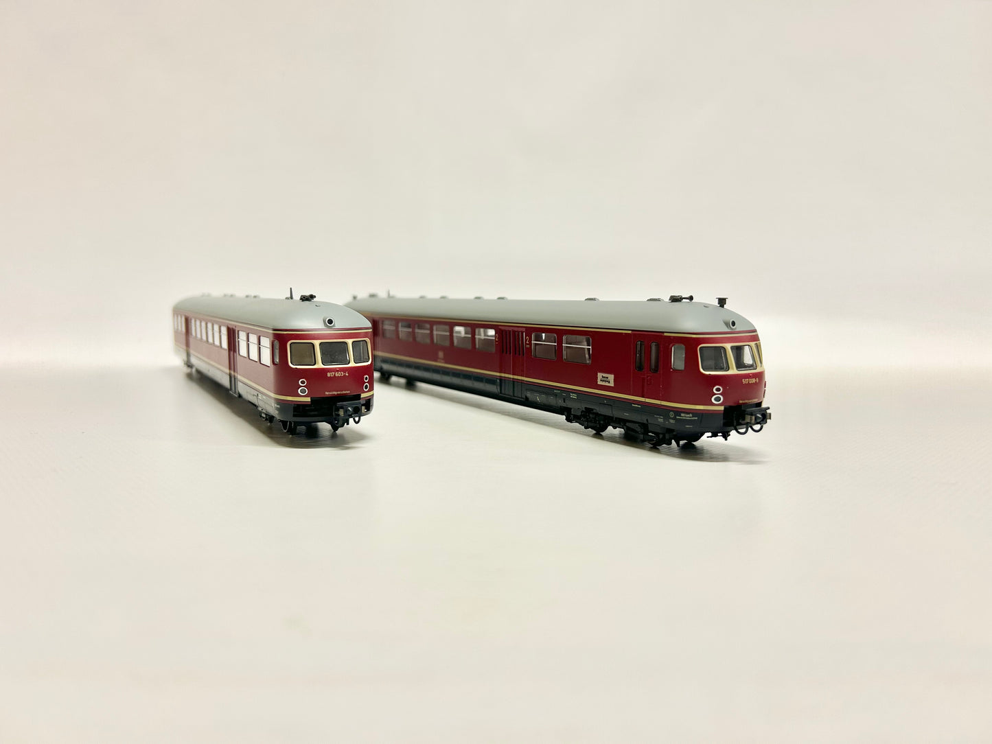 Kato 73328 Akkutriebwagen ETA 517 / ESA 817 "Limburger Zigarre" DB DC H0