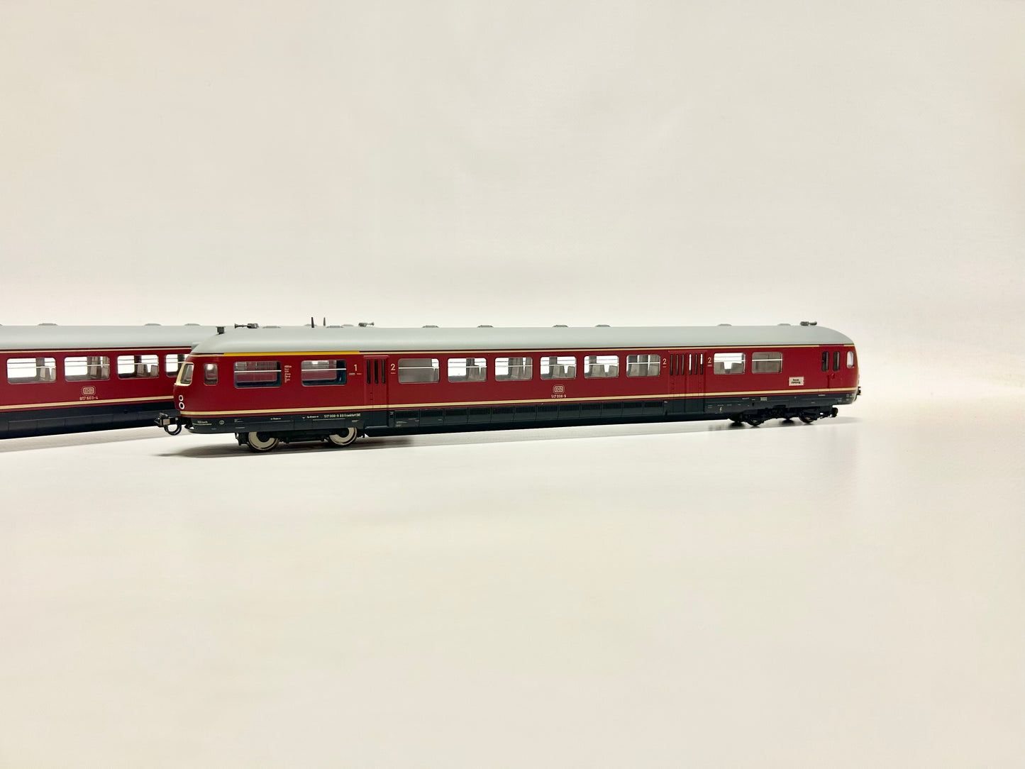 Kato 73328 Akkutriebwagen ETA 517 / ESA 817 "Limburger Zigarre" DB DC H0