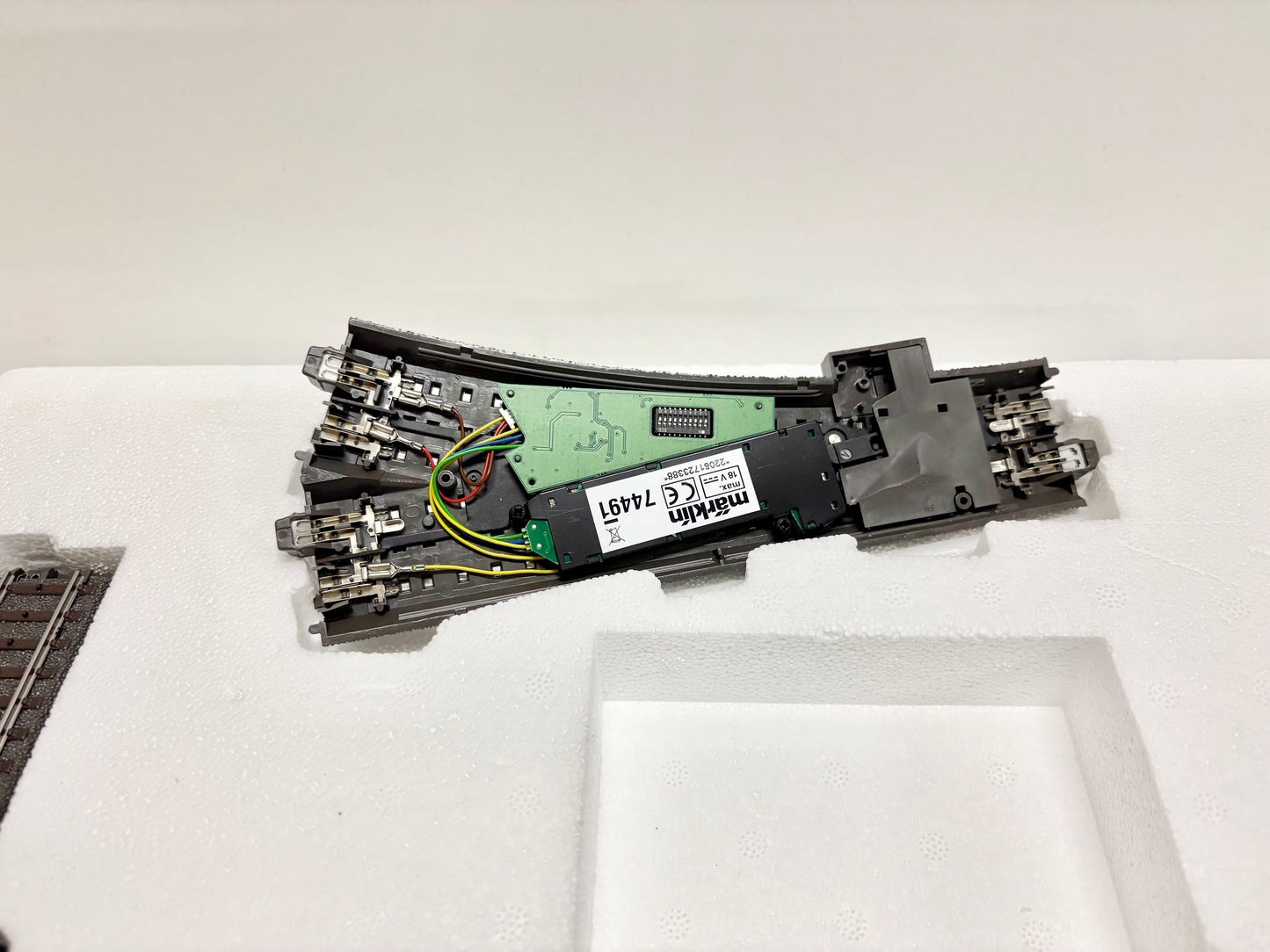 Märklin 24802 C-Gleis Ergänzungspackung mit Digital-Weichenantrieben AC H0