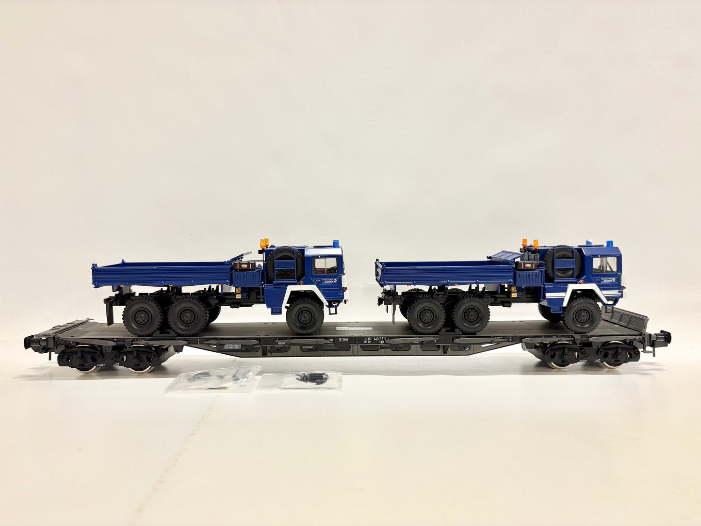 Märklin 58707 Rungenwagen Sgjs 716 mit THW-LKW DB Spur 1