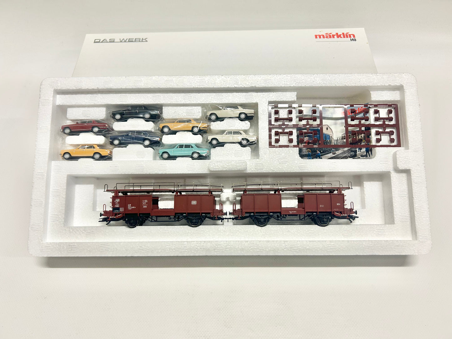 Märklin 46134 Wagen-Set Autotransportwagen mit 8x Mercedes-Benz-PKW Güterwagen H0