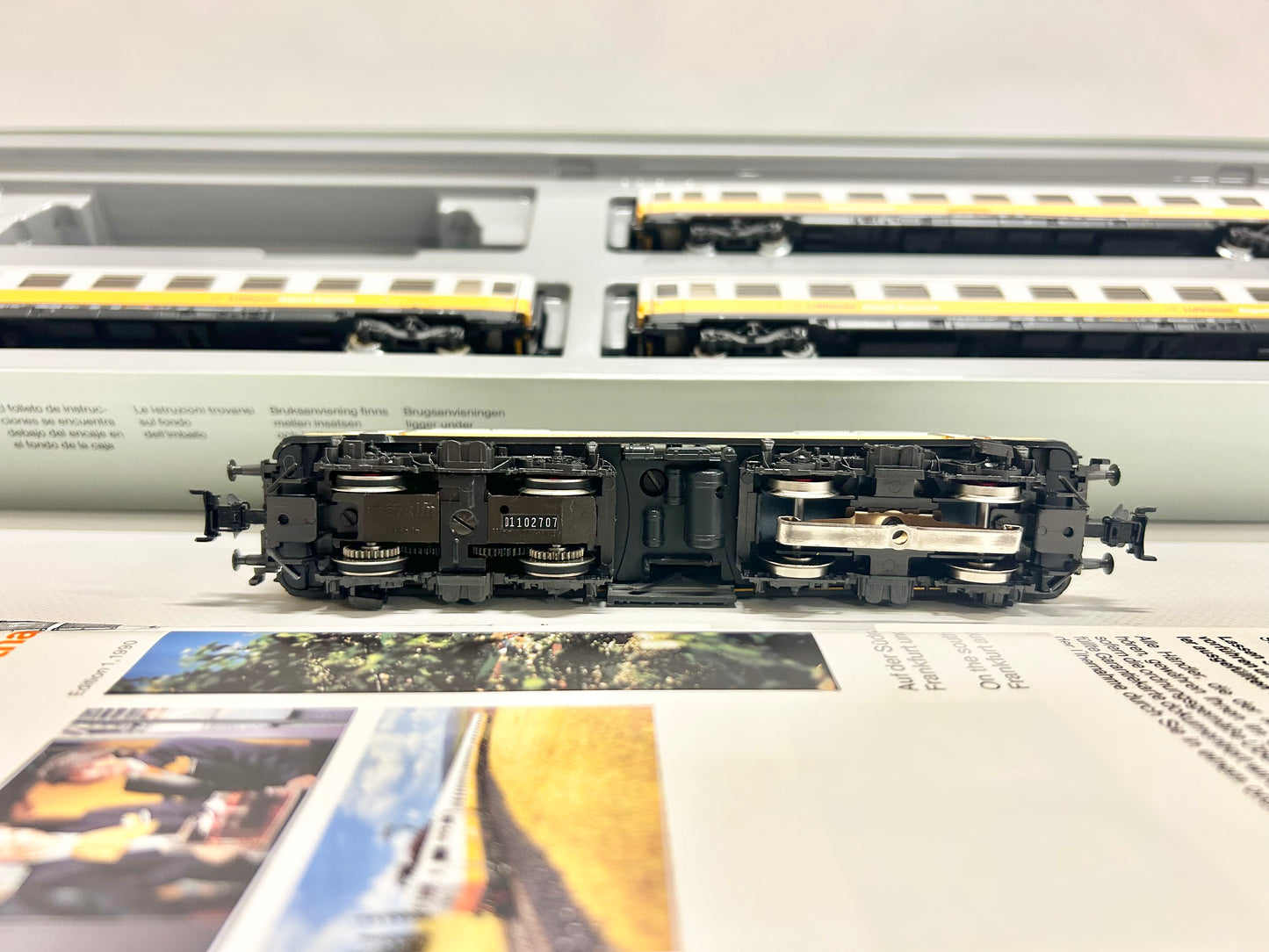 Märklin 2667 Digital Train Set Lufthansa Express with Br 111 H0