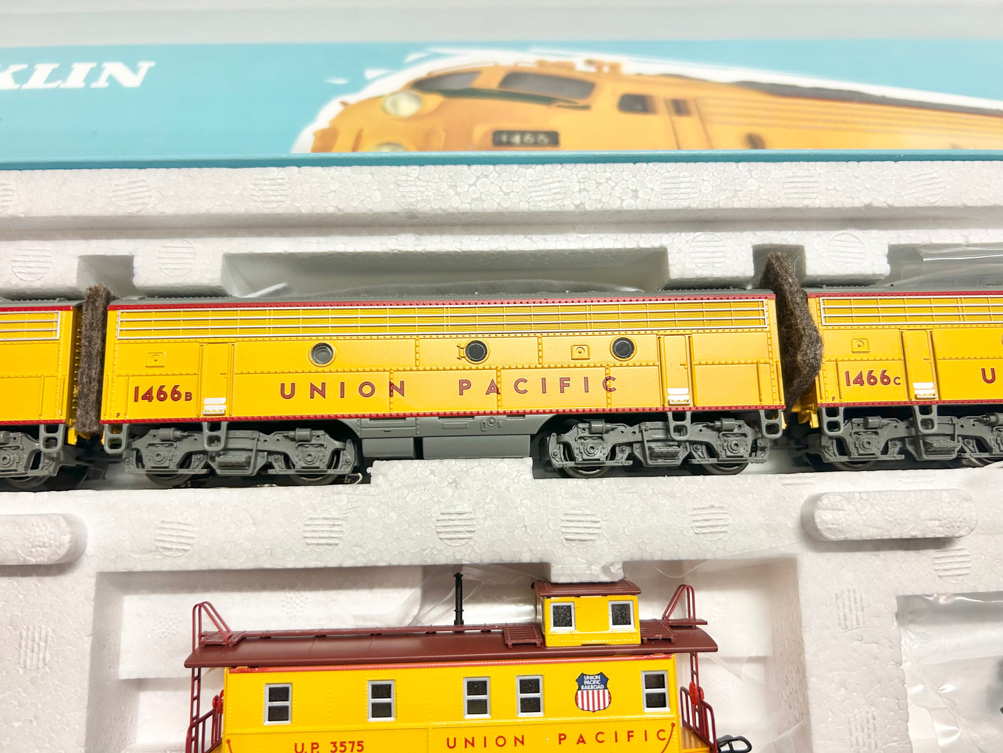 Märklin 37629 Mfx-Digital + Sound Diesellok F7 Union Pacific + Caboose USA AC H0