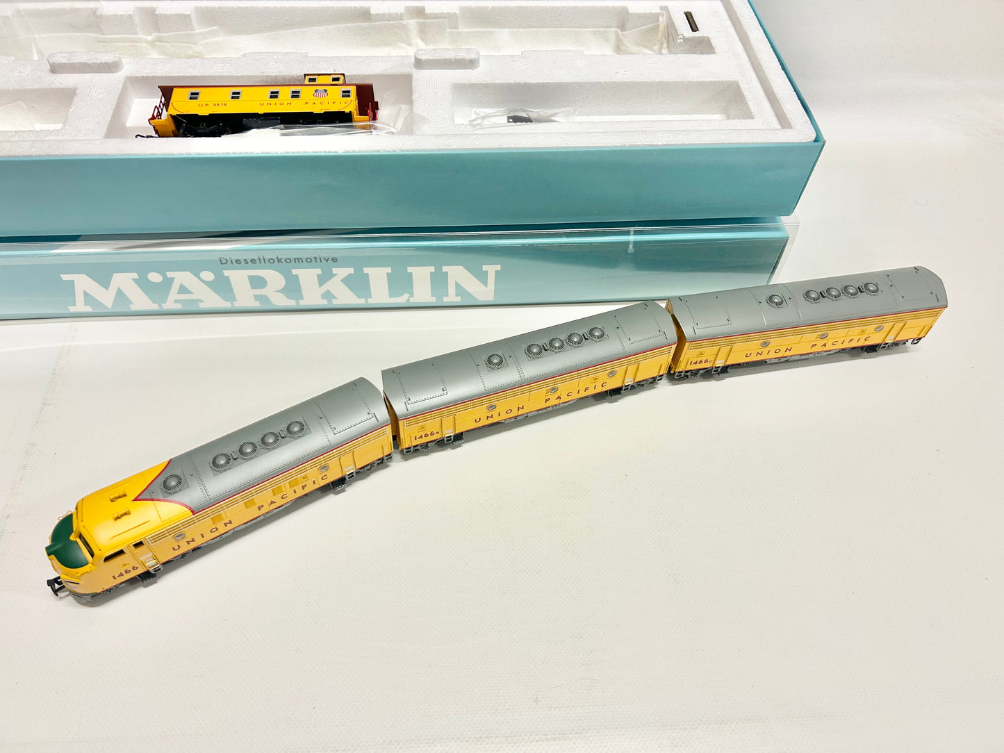 Märklin 37629 Mfx-Digital + Sound Diesellok F7 Union Pacific + Caboose USA AC H0