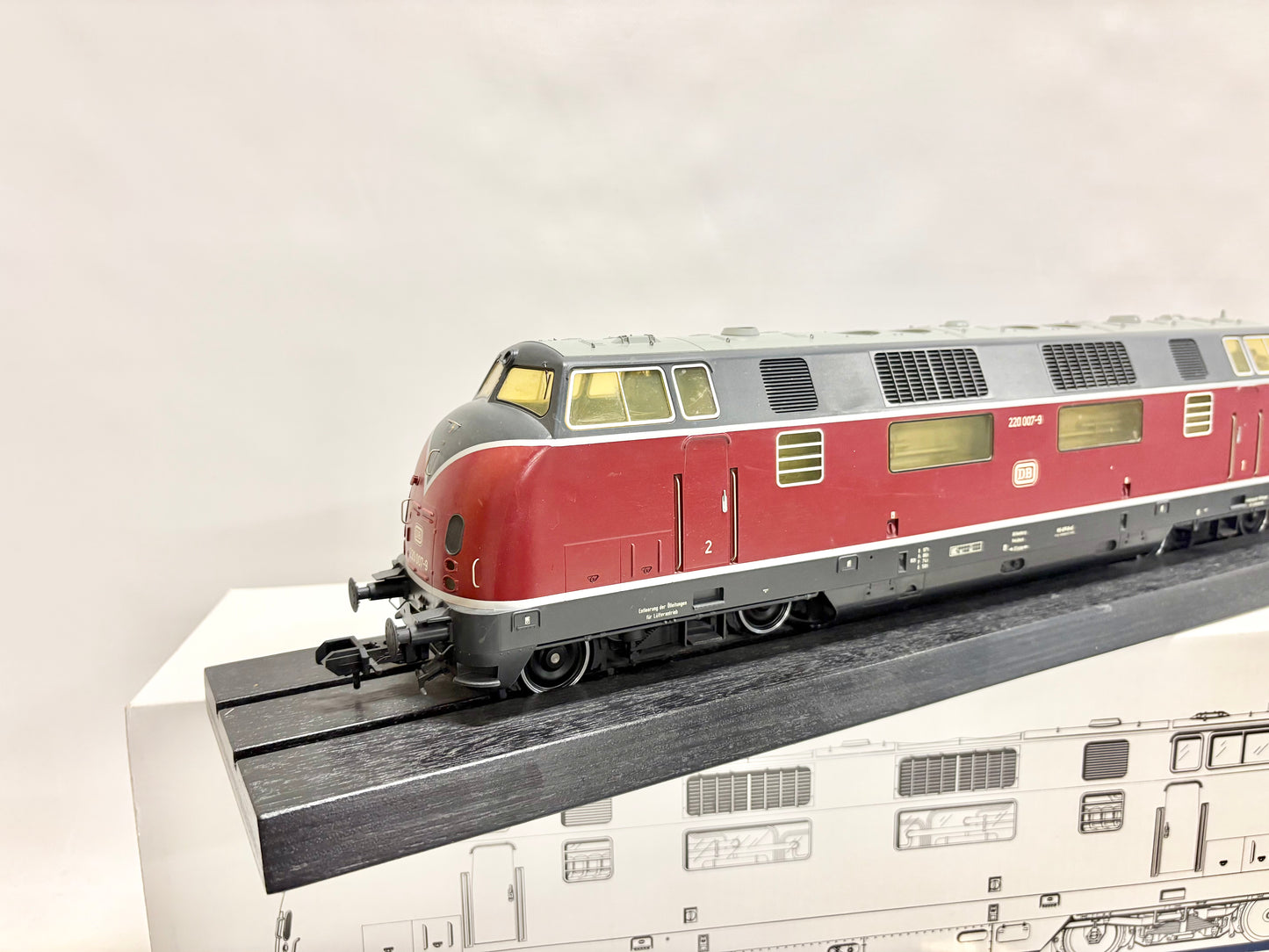 Märklin 55800 Digital + Sound Diesellok Br 220 007-9 DB Spur 1