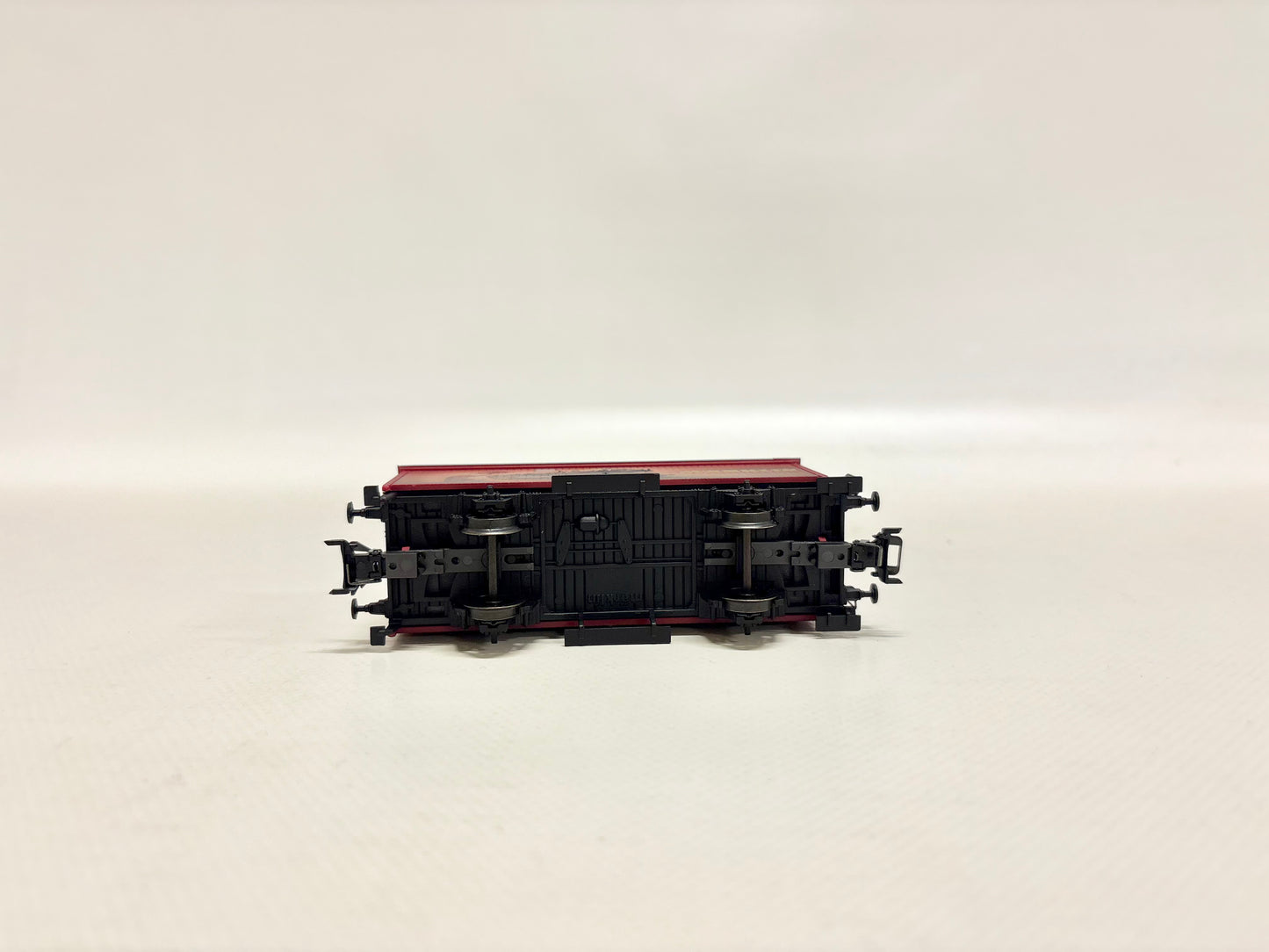 Märklin SoMo Gedeckter Güterwagen mit Bremserhaus DR AC H0