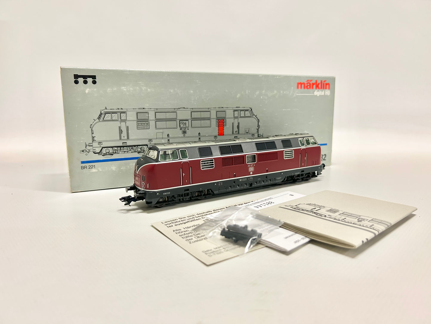 Märklin 3782 Digital Diesellok Br 221 127-4 DB AC H0