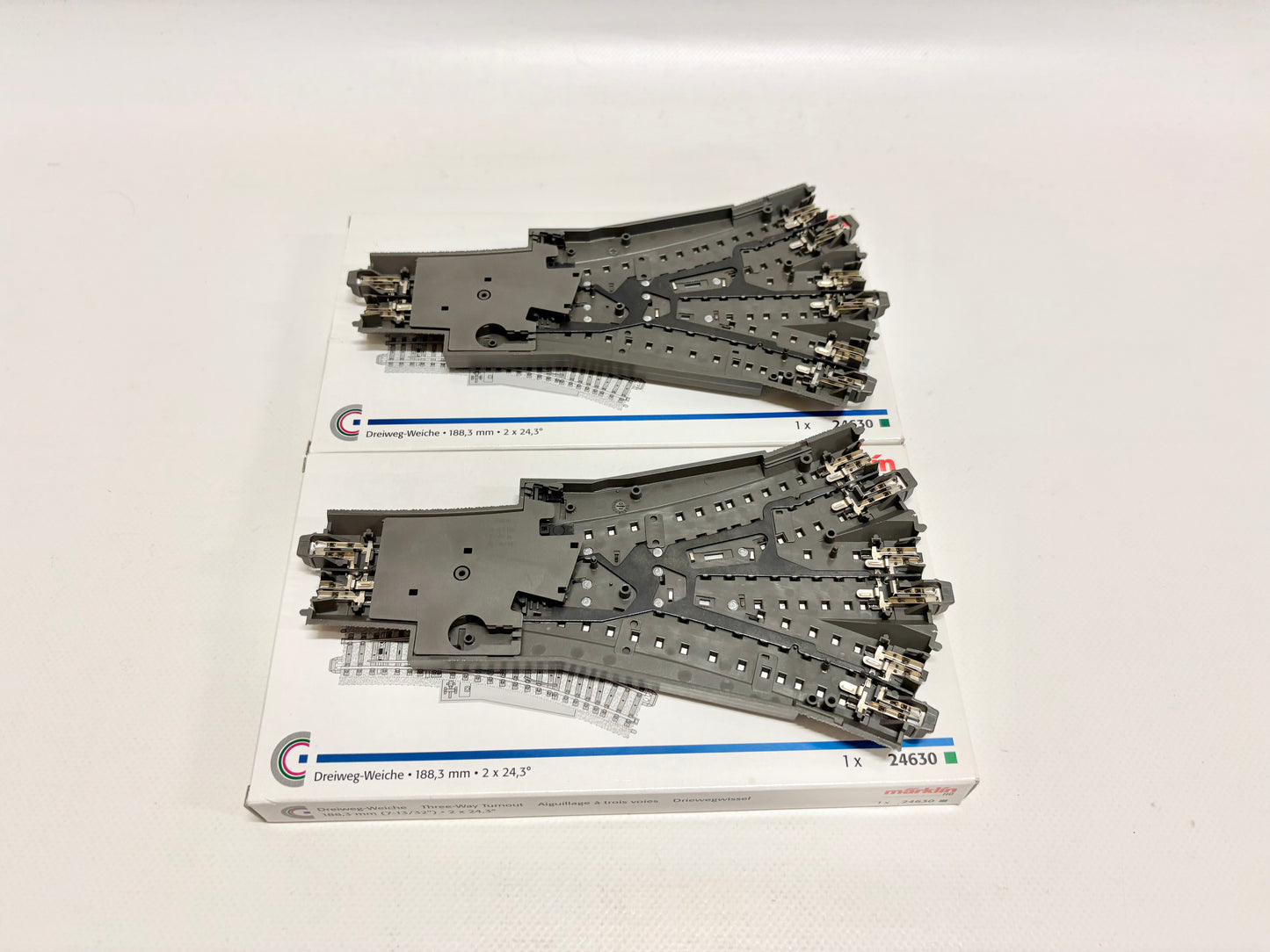 Märklin 24630 2x C-Gleis Dreiwegweiche AC H0