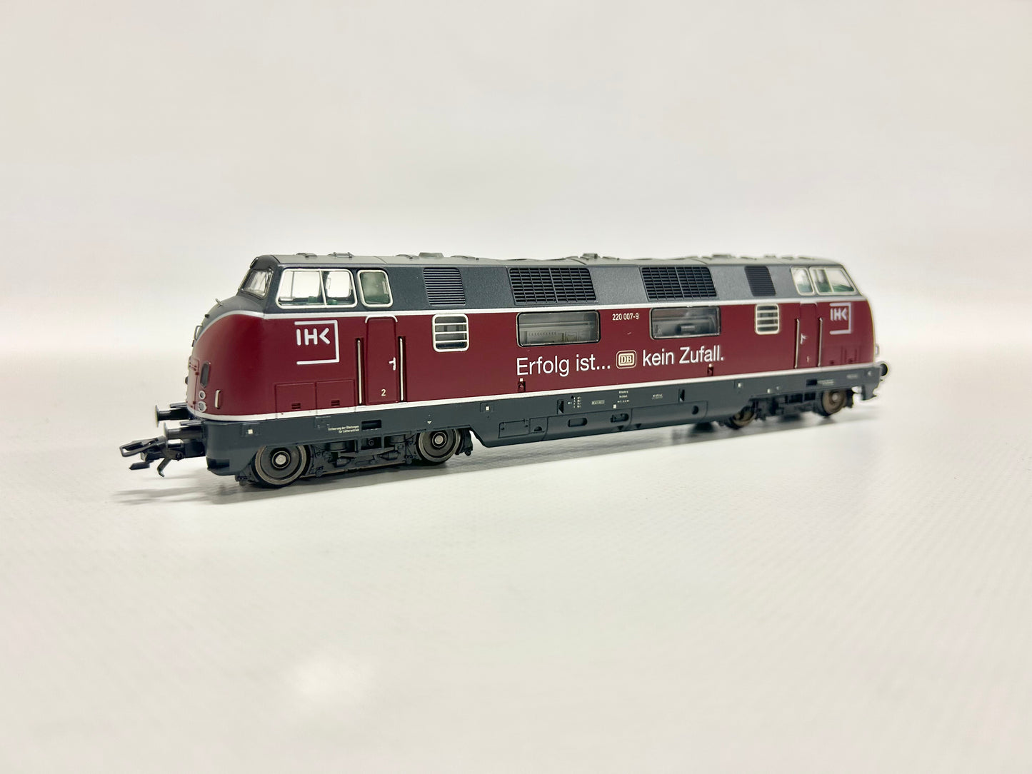Märklin 01505 Diesellok Br 220 SoMo "IHK Erfolg ist kein Zufall" DB AC H0