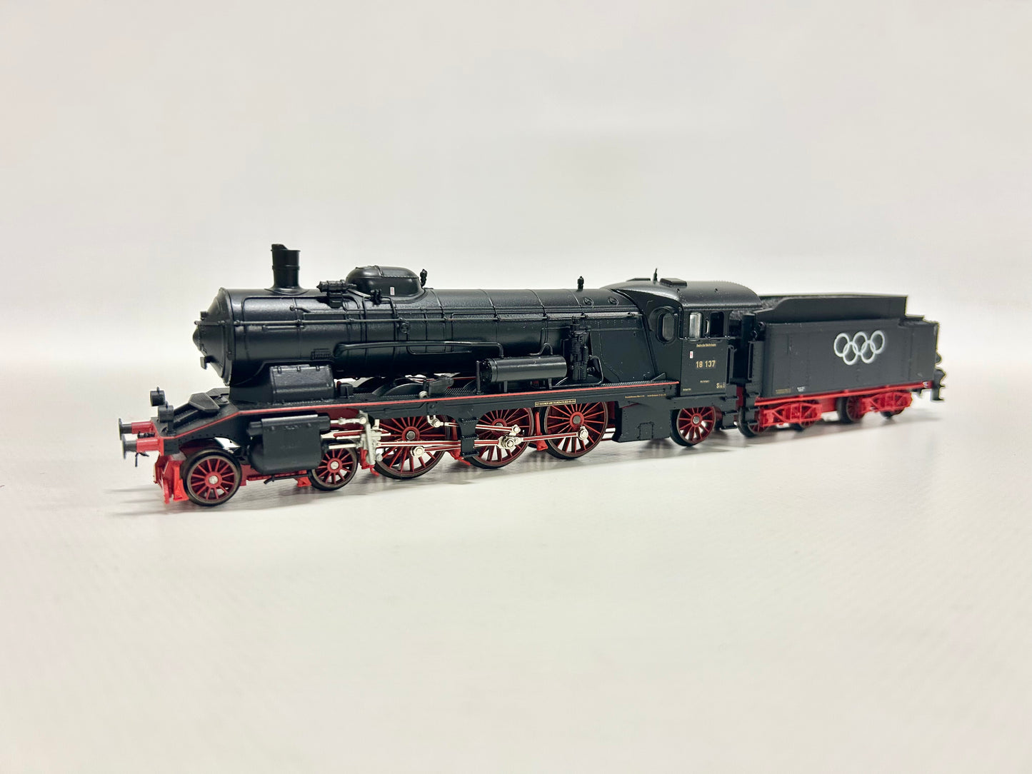 Märklin 37112 Digital Dampflok Br 18 137 "Olympia" DRG AC H0
