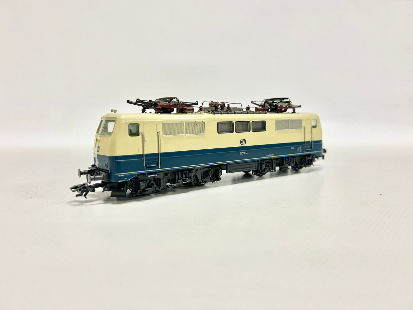 Märklin 3342 Digital E-Lok Br 111 058-4 DB AC H0