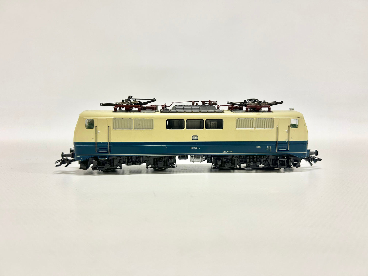 Märklin 3342 Digital E-Lok Br 111 058-4 DB AC H0