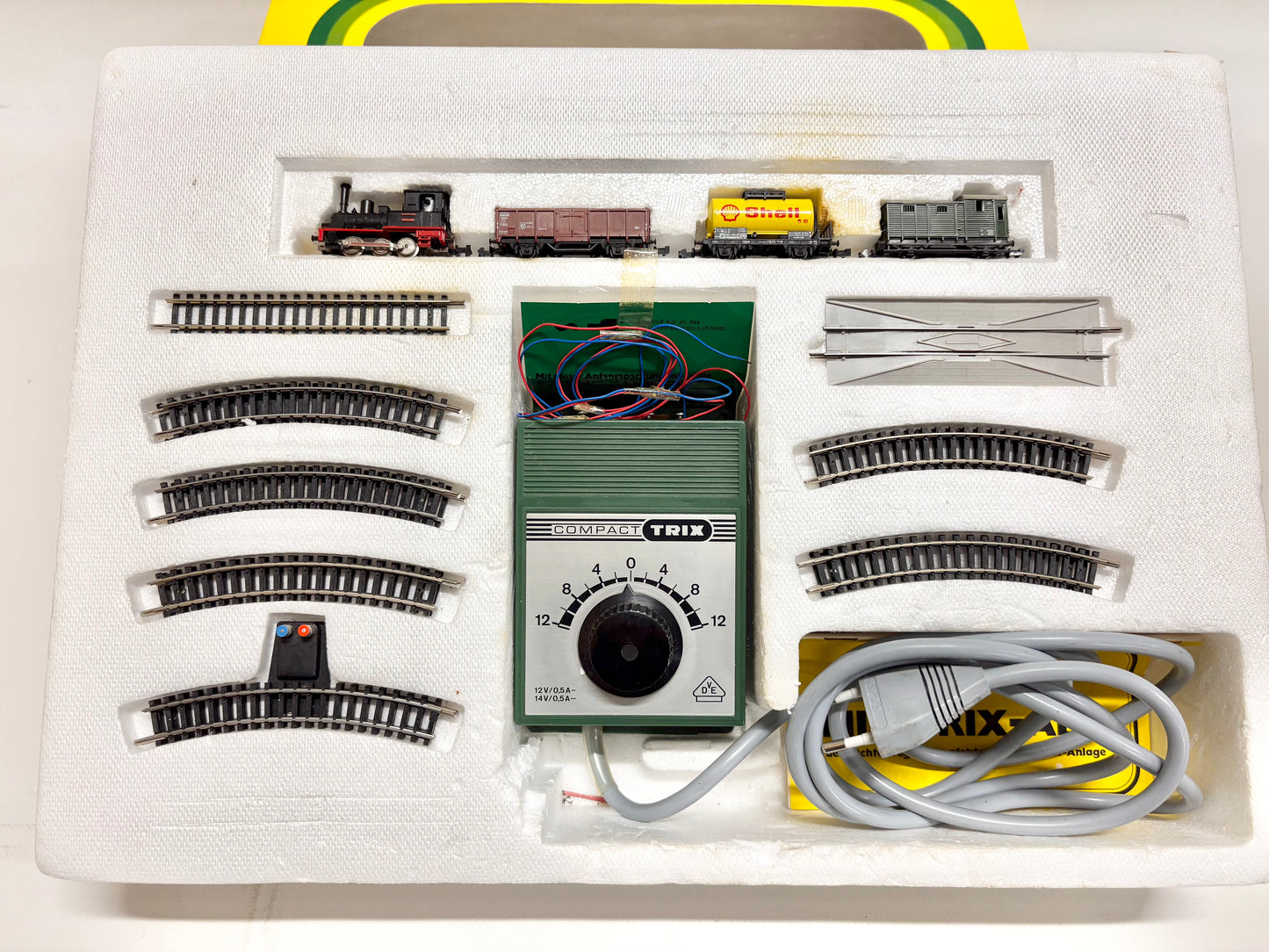 Minitrix 1045 Startpackung mit Güterzug Spur N