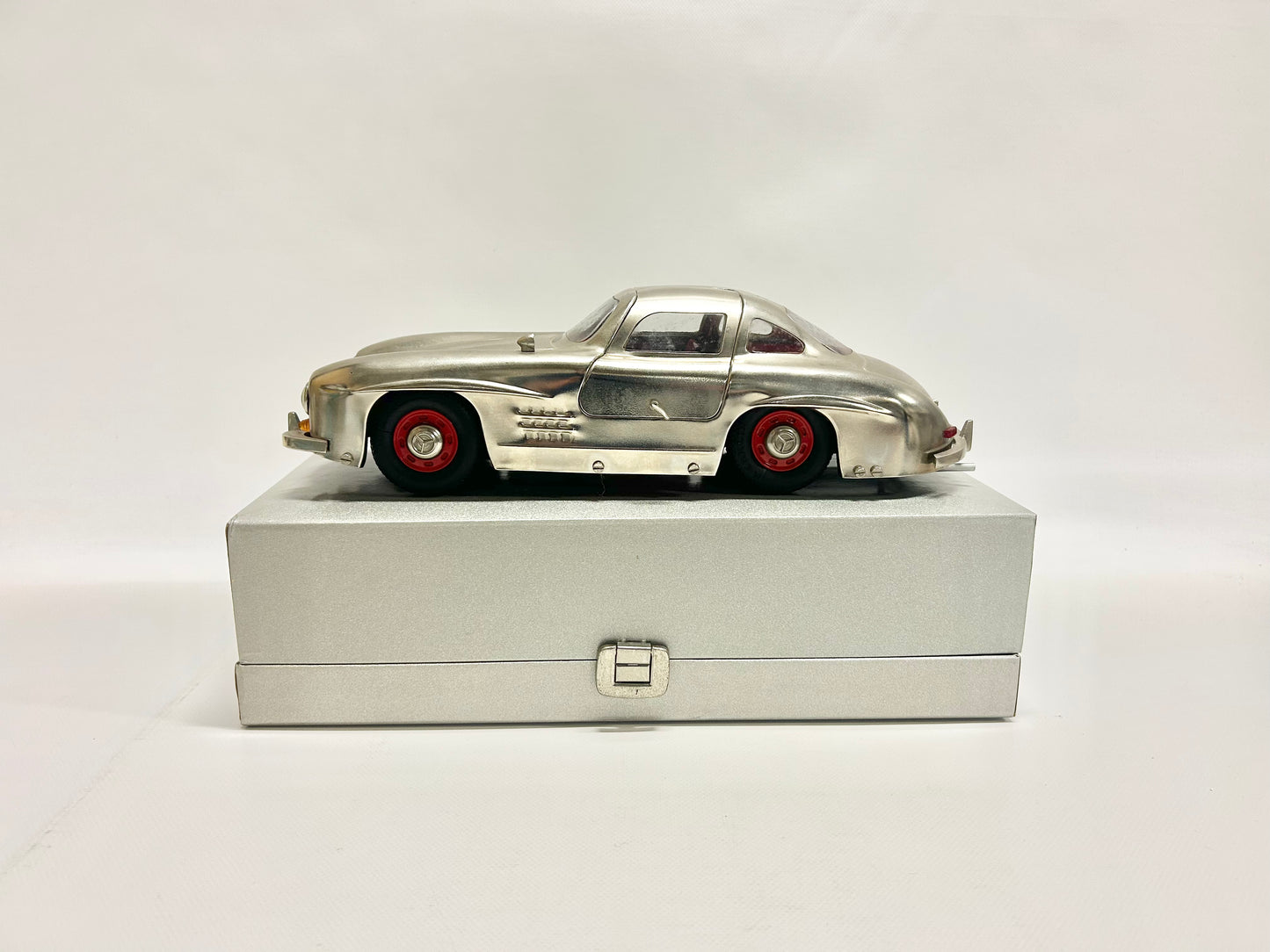 Märklin 1952 Mercedes-Benz 300SL mit Uhrwerkantrieb