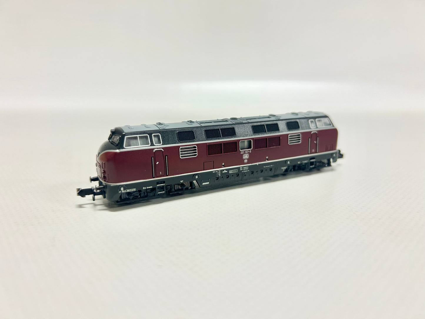 Minitrix 2061 Diesellok Br 221 137-3 DB Spur N