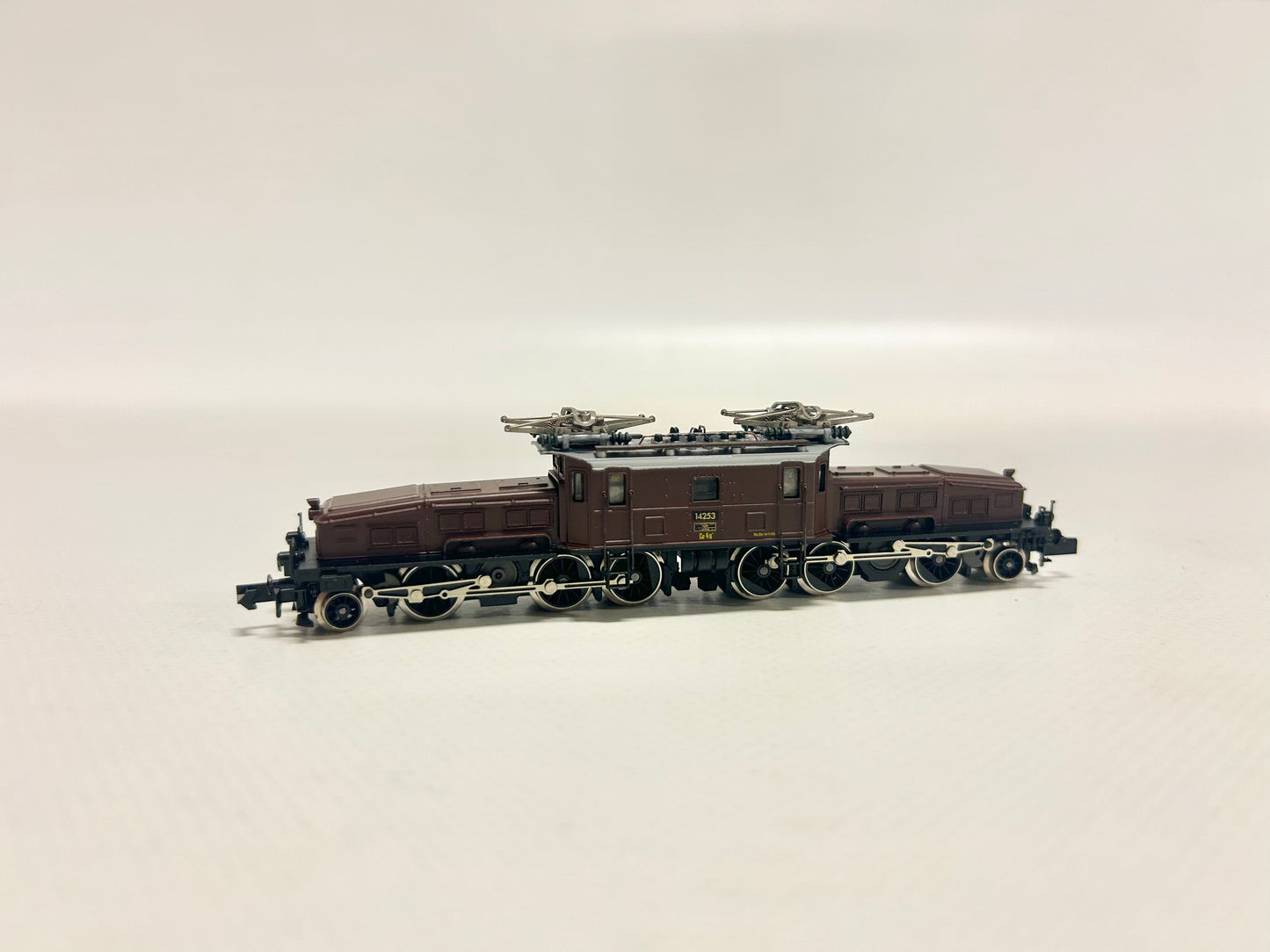 Arnold 2468 E-Lok Ce 6/8 14253 SBB Spur N