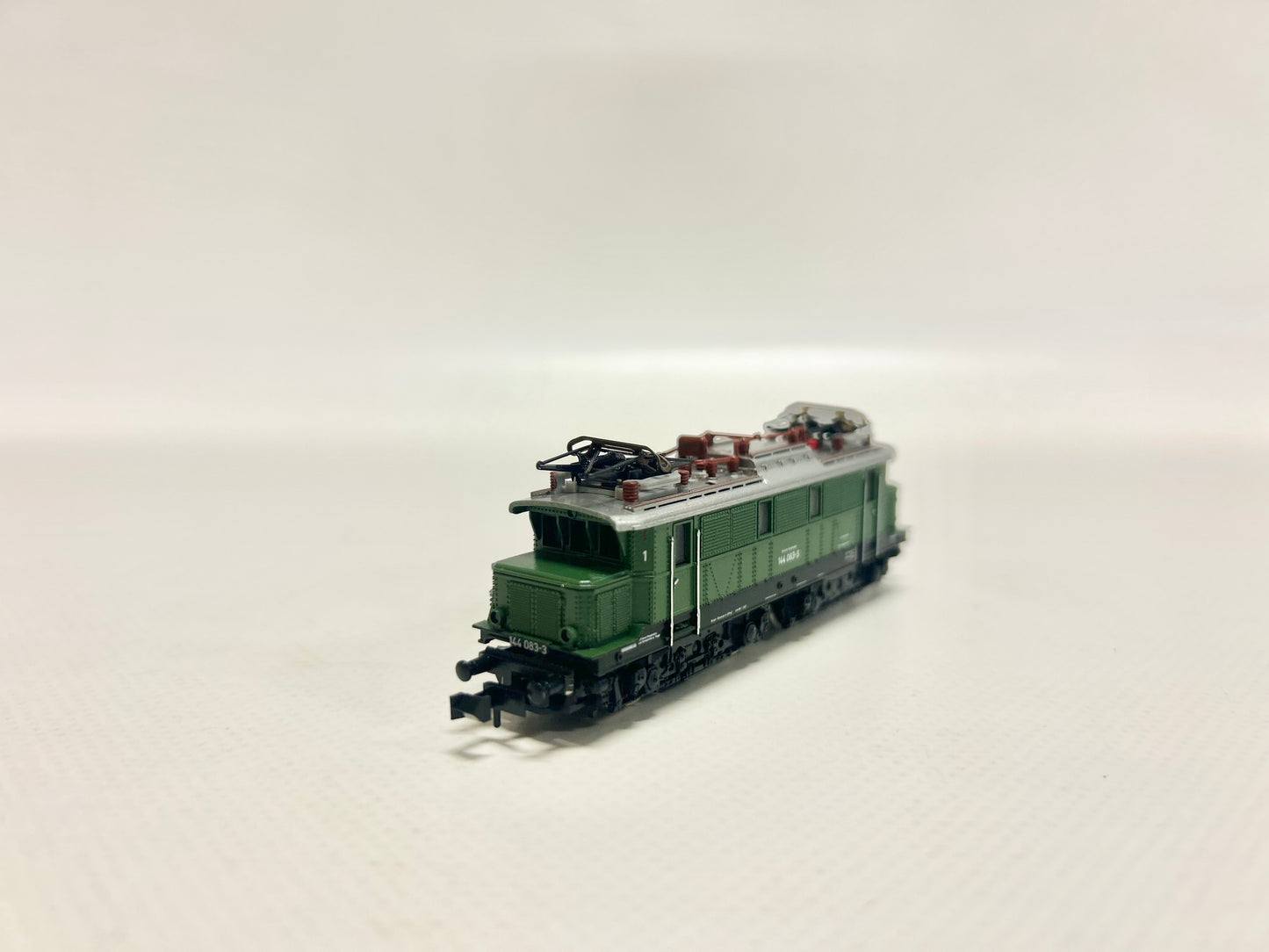 Minitrix 2033 E-Lok Br 144 083-3 DB Spur N