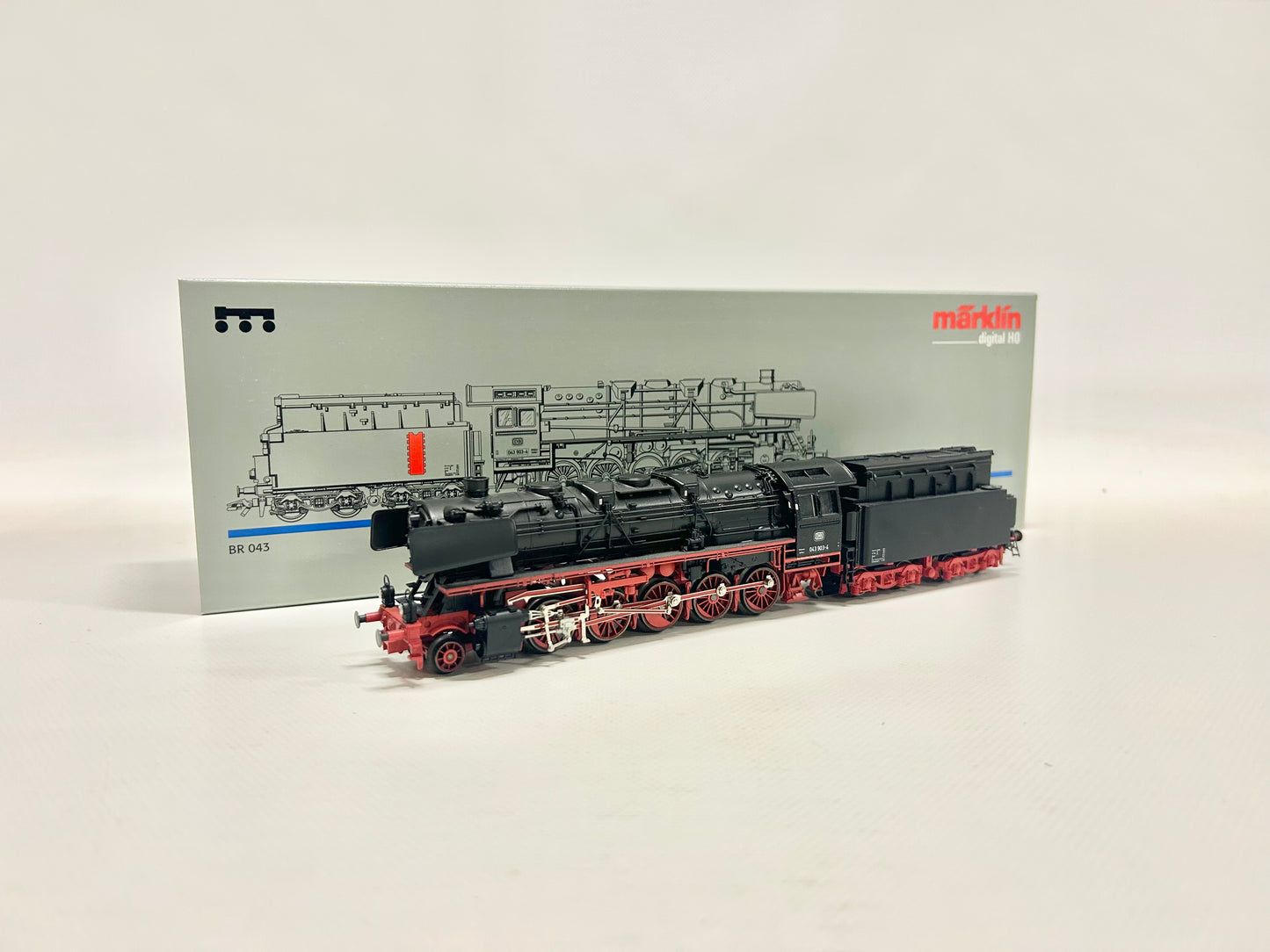 Märklin 37882 Digital Br 043 Oil Tender Steam Locomotive DB H0