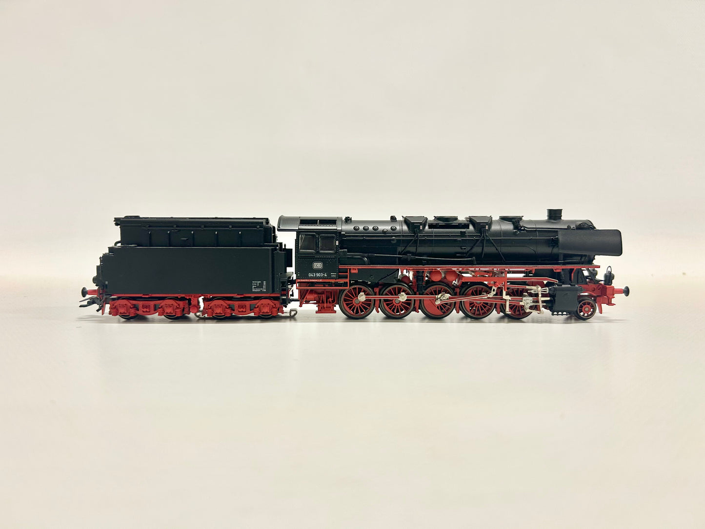 Märklin 37882 Digital Br 043 Oil Tender Steam Locomotive DB H0