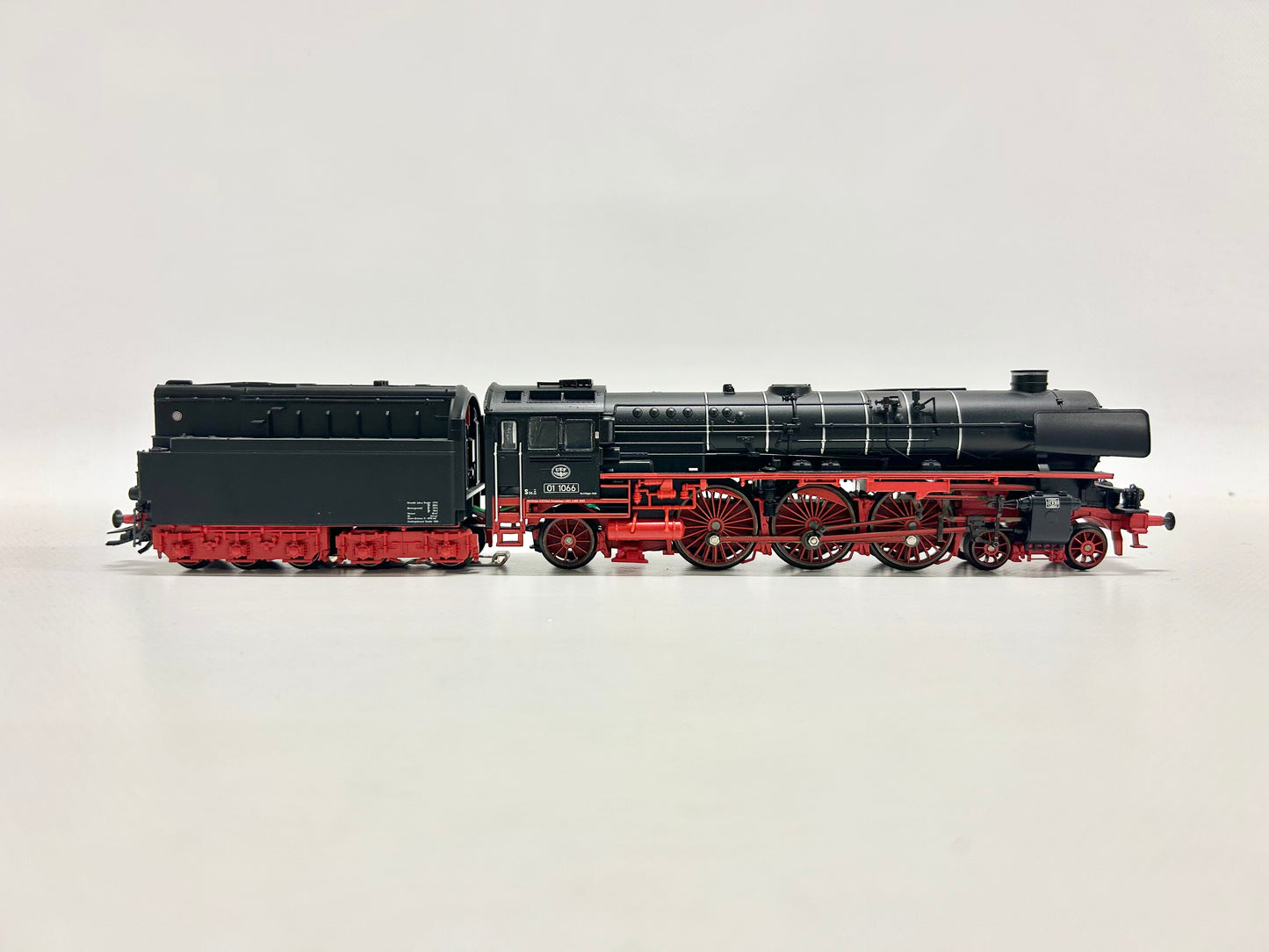 Märklin 37101 Digital Dampflok Br 01 1066 der UEF H0