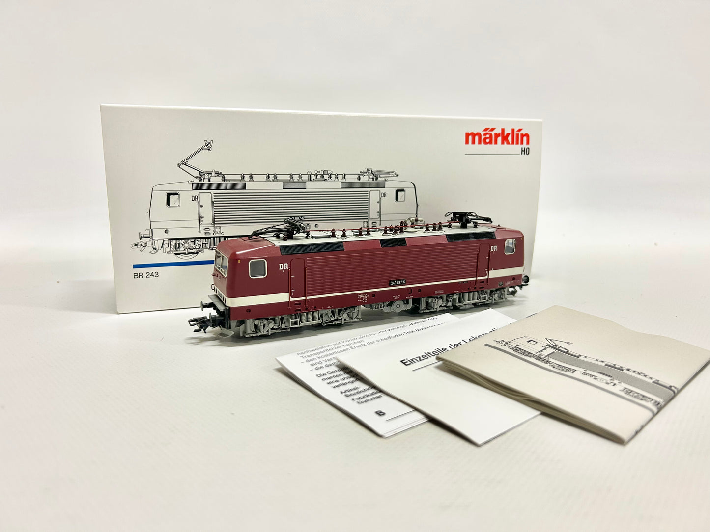 Märklin 3443 Br 243 electric locomotive DR H0