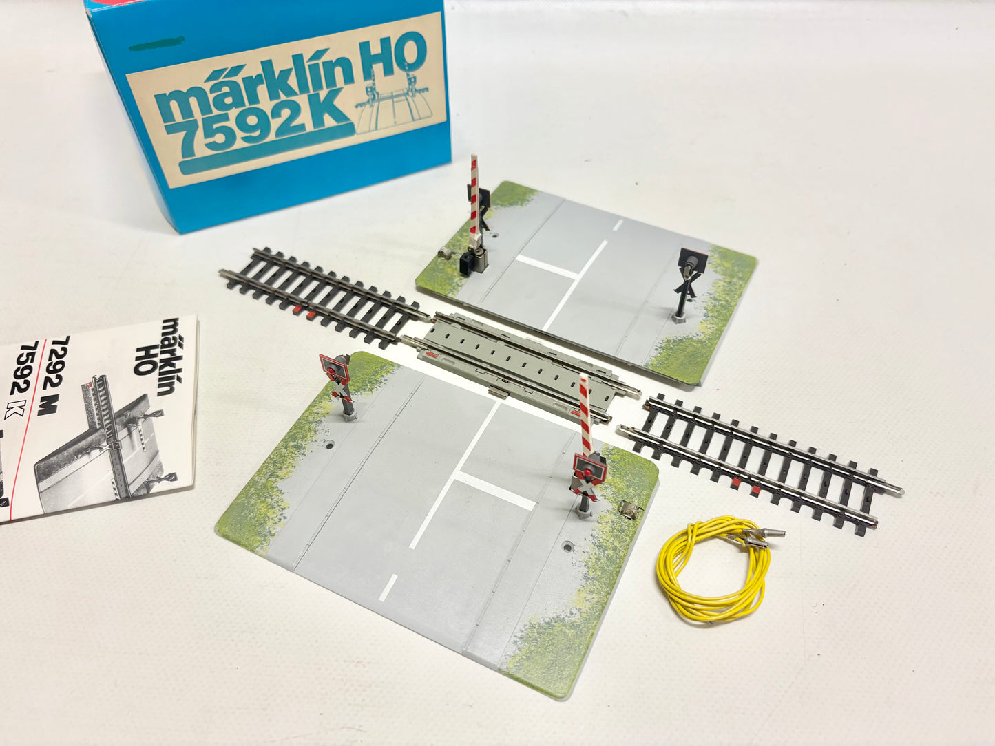 Märklin 7592K Vollautomatischer Bahnübergang K-Gleis AC H0