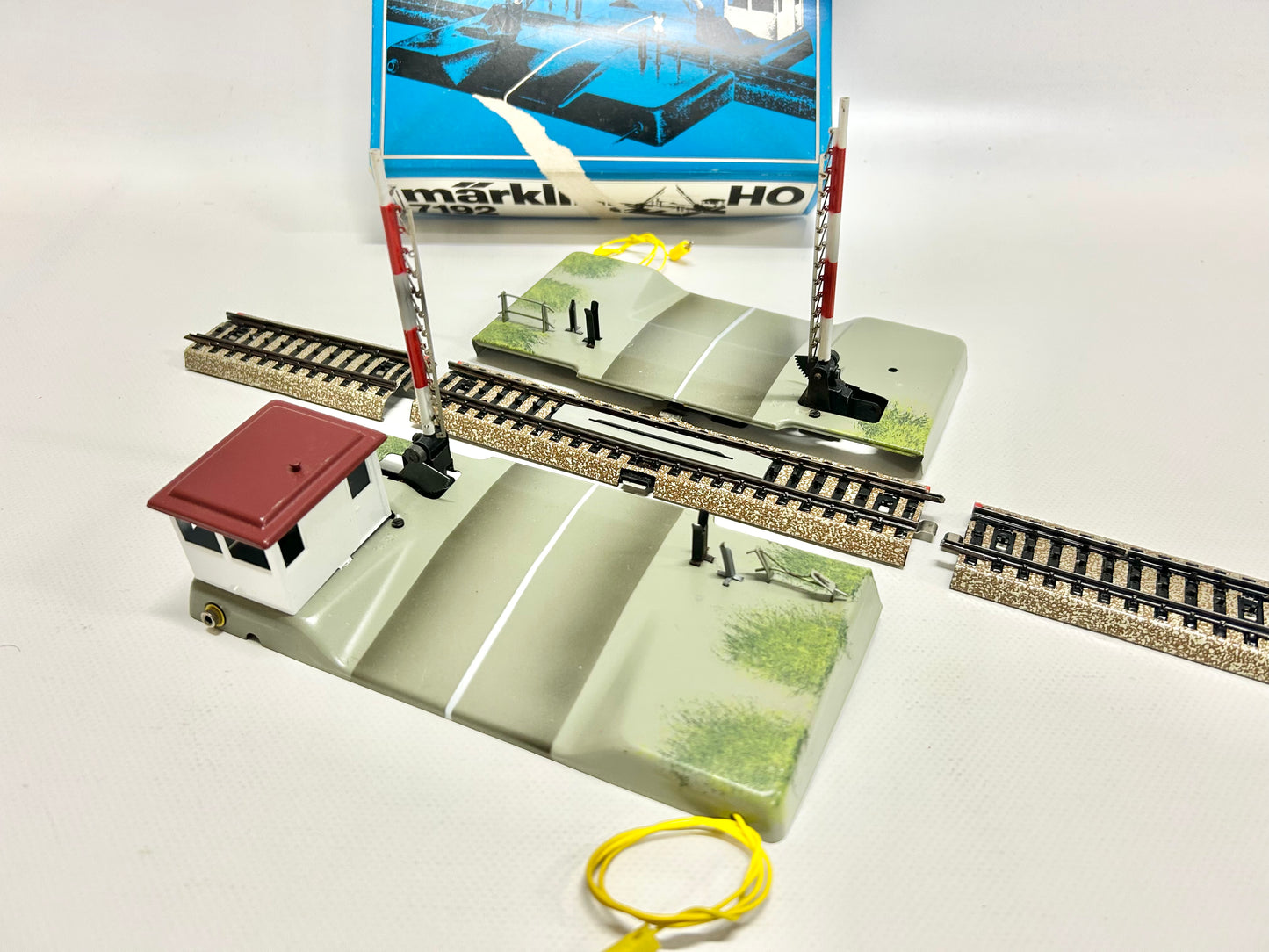 Märklin 7192 Vollautomatischer Bahnübergang für M-Gleis, H0, OVP