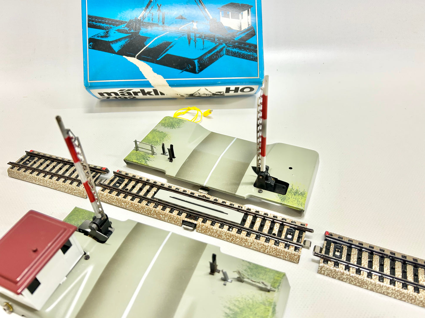 Märklin 7192 Vollautomatischer Bahnübergang für M-Gleis, H0, OVP