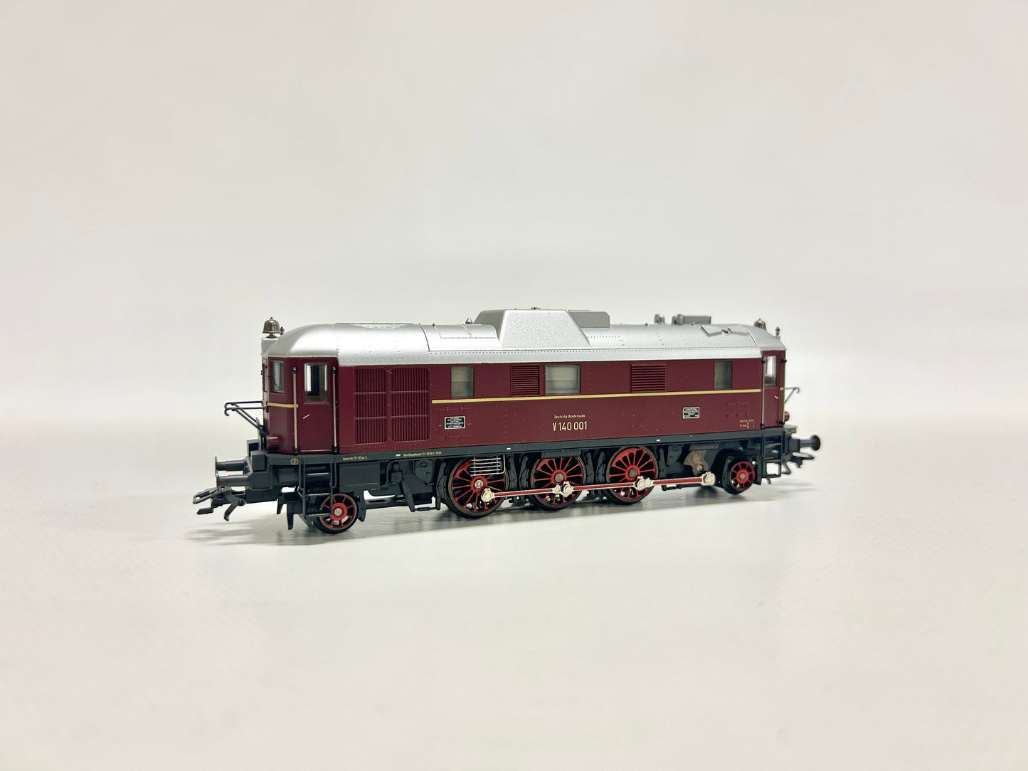 Märklin 37210 Digital Diesellok V140 DB H0