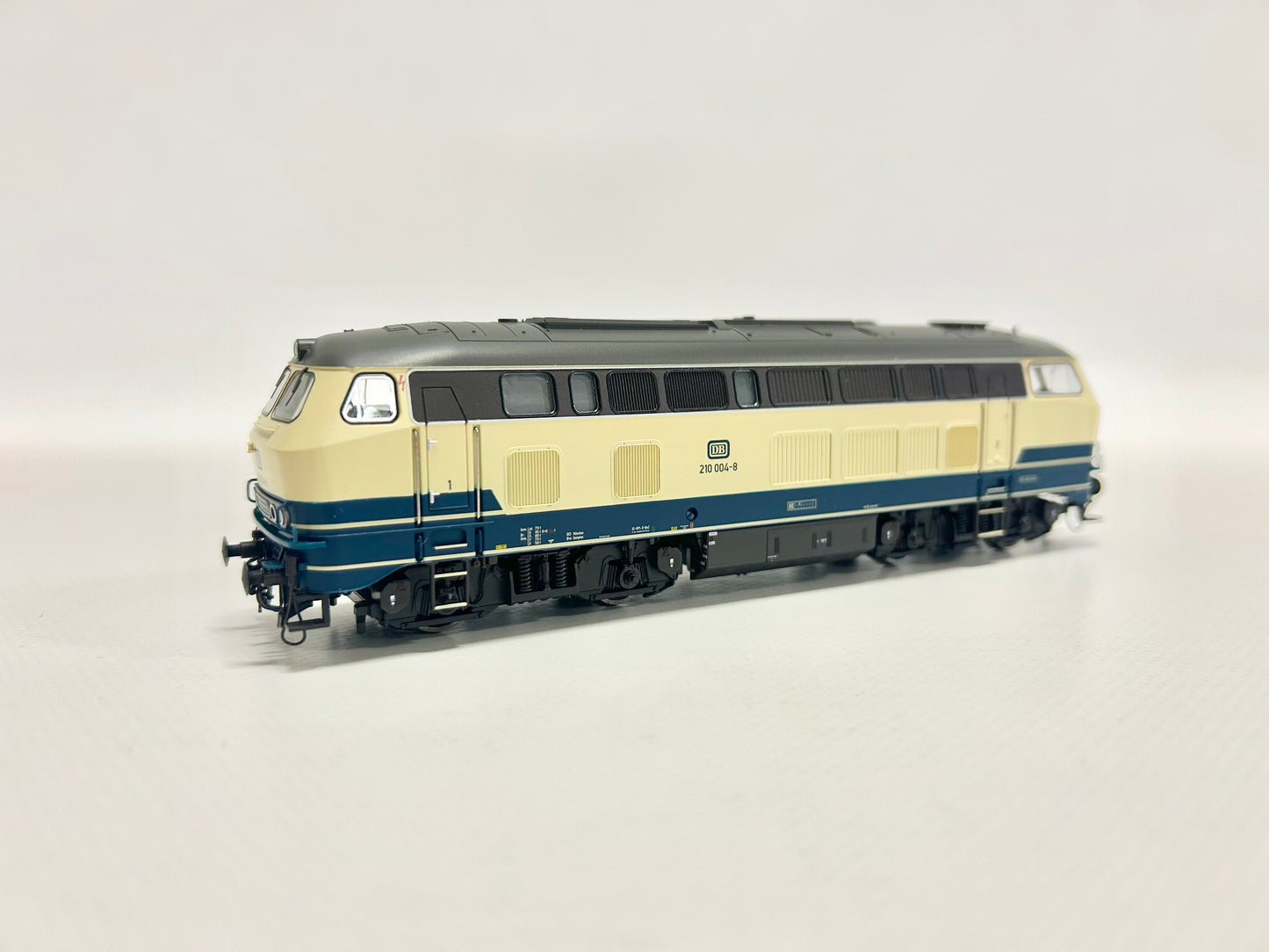 Roco 73736 Plux 22 Diesellok Br 210 004-8 DB DC H0