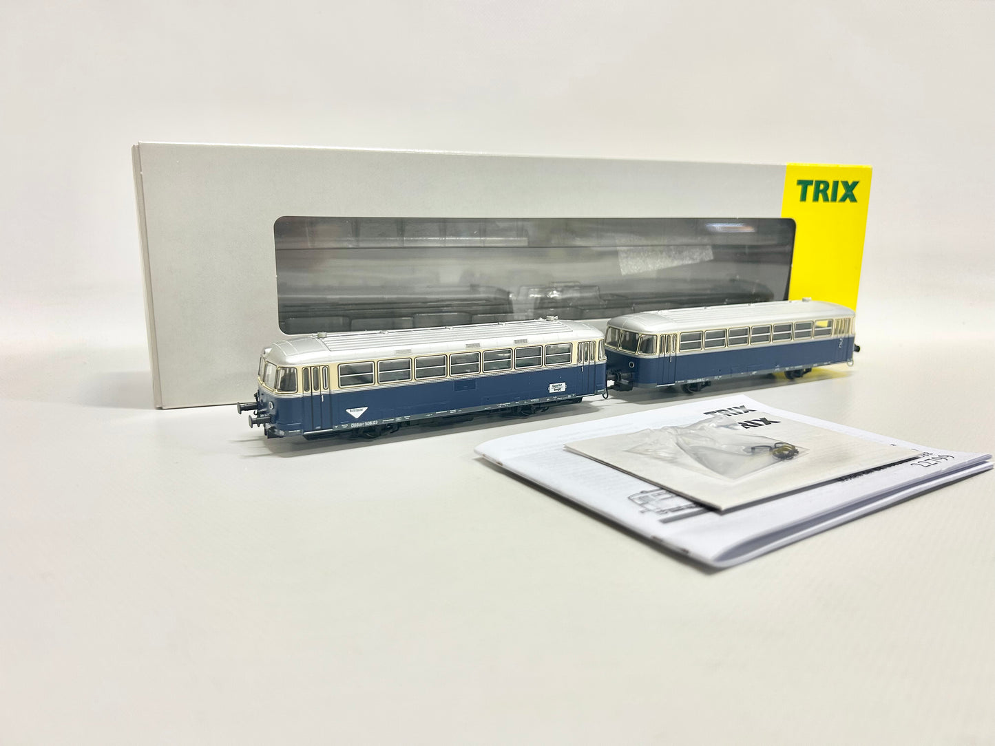 Trix 22799 DCC Digital + Sound Österreichischer Schienenbus Reihe 5081 mit Beiwagen H0