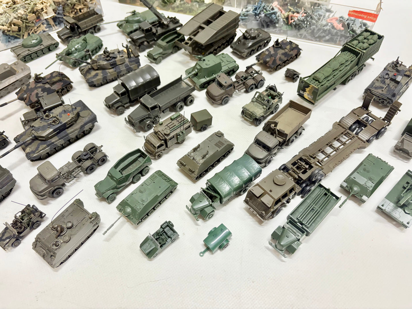 Roco Minitanks Militär Konvolut Fahrzeuge + Soldaten H0