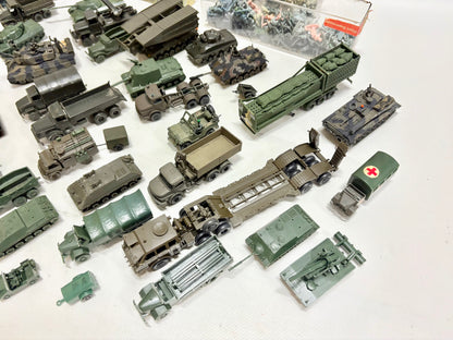 Roco Minitanks Militär Konvolut Fahrzeuge + Soldaten H0