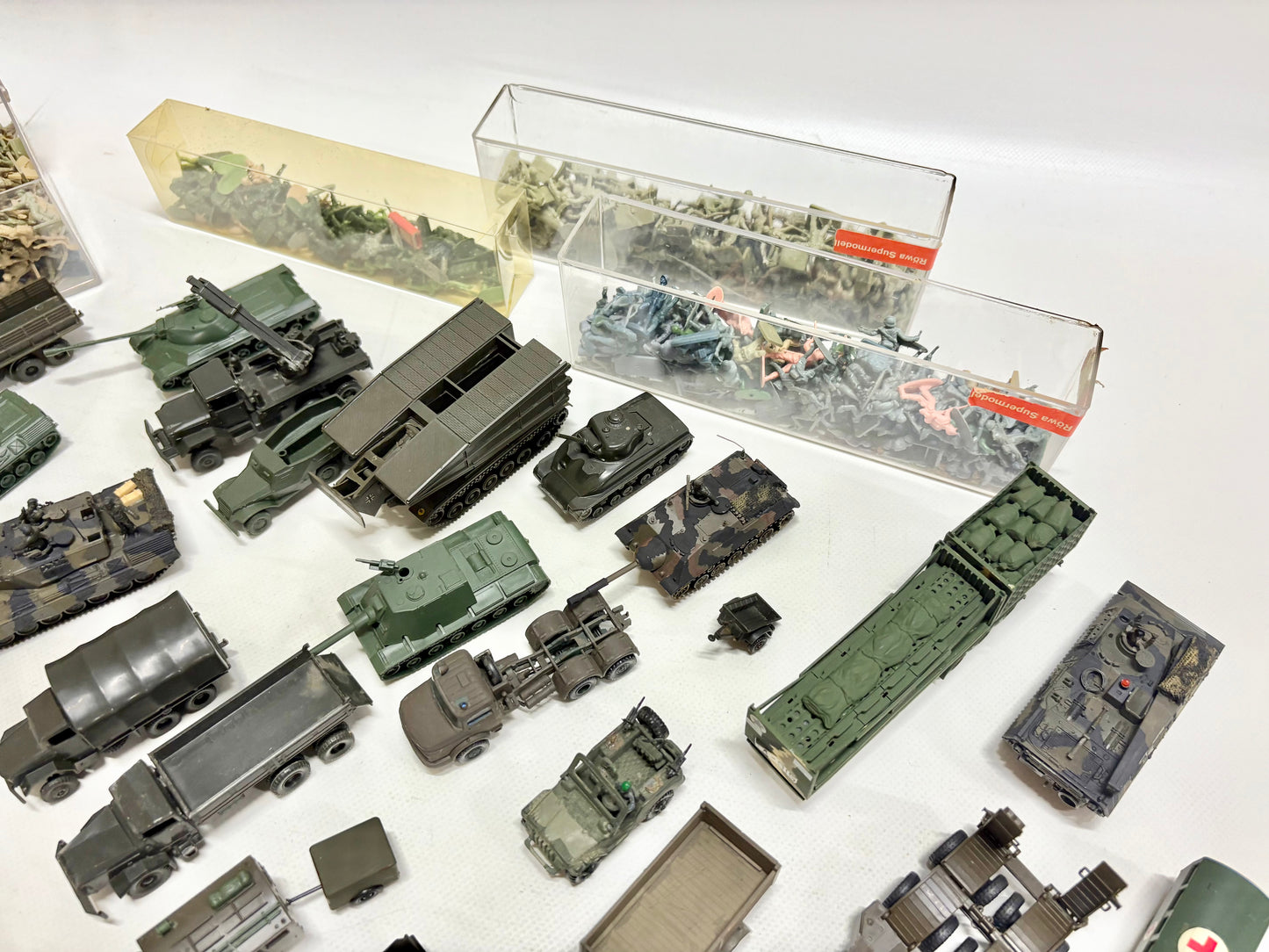 Roco Minitanks Militär Konvolut Fahrzeuge + Soldaten H0