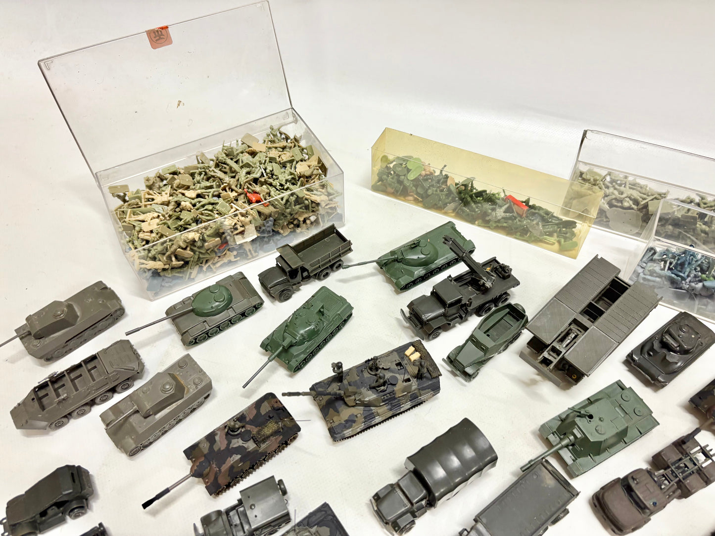 Roco Minitanks Militär Konvolut Fahrzeuge + Soldaten H0