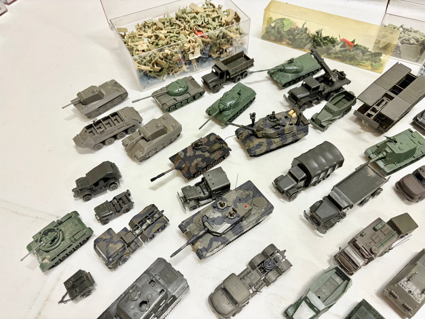 Roco Minitanks Militär Konvolut Fahrzeuge + Soldaten H0
