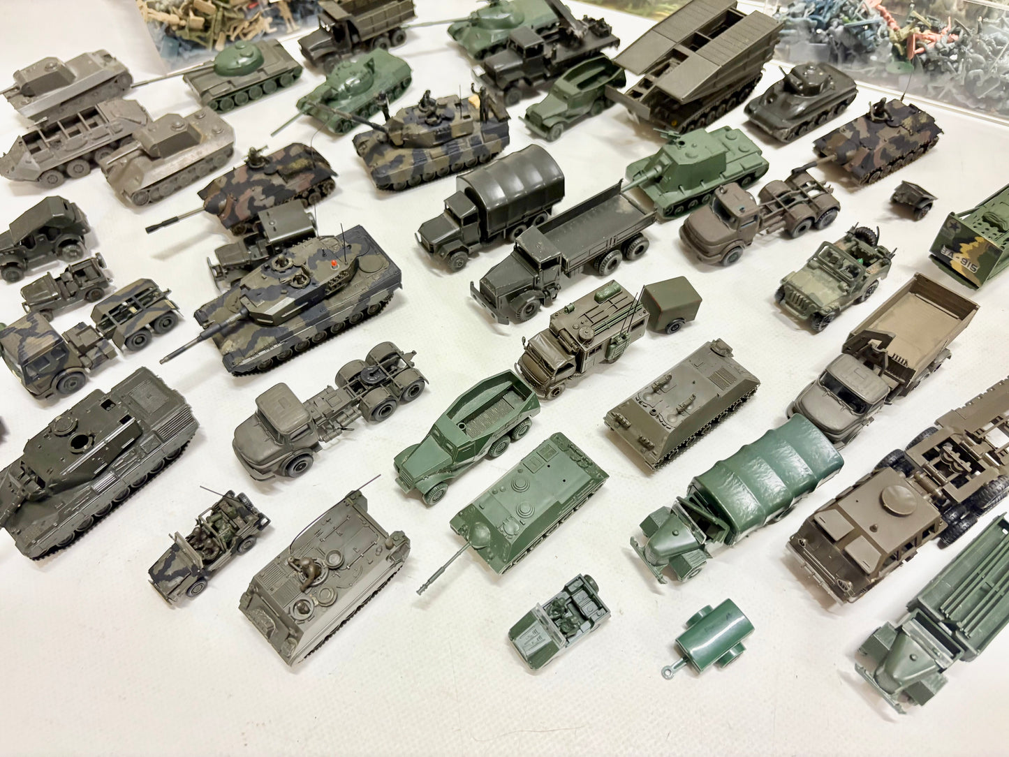 Roco Minitanks Militär Konvolut Fahrzeuge + Soldaten H0