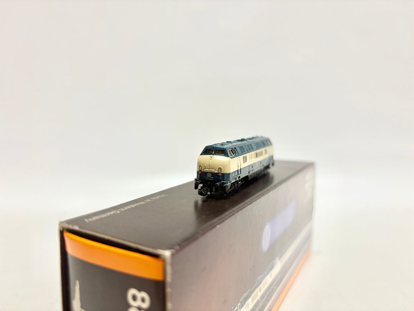 Märklin 8821 Diesel Locomotive Class 221 118-4 DB Z