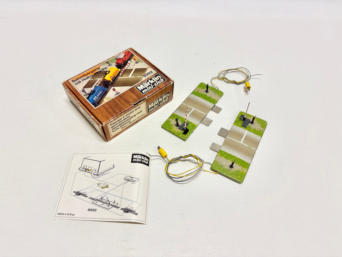 Märklin 8992 Zubehör Beschrankter Bahnübergang Z