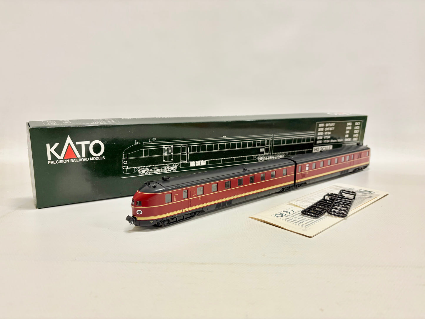 Kato 30703 Schnelltriebwagen Vt 04 "Fliegender Hamburger" DRG DC H0
