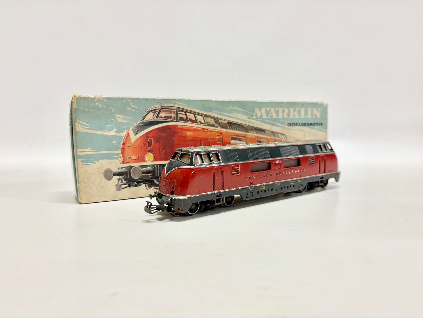 Märklin 3021 Digital-Umbau Diesellok V200 027 DB AC H0