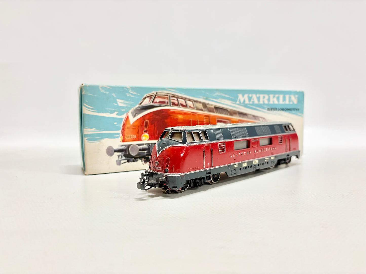 Märklin 3021 Diesellok V200 027 DB AC H0