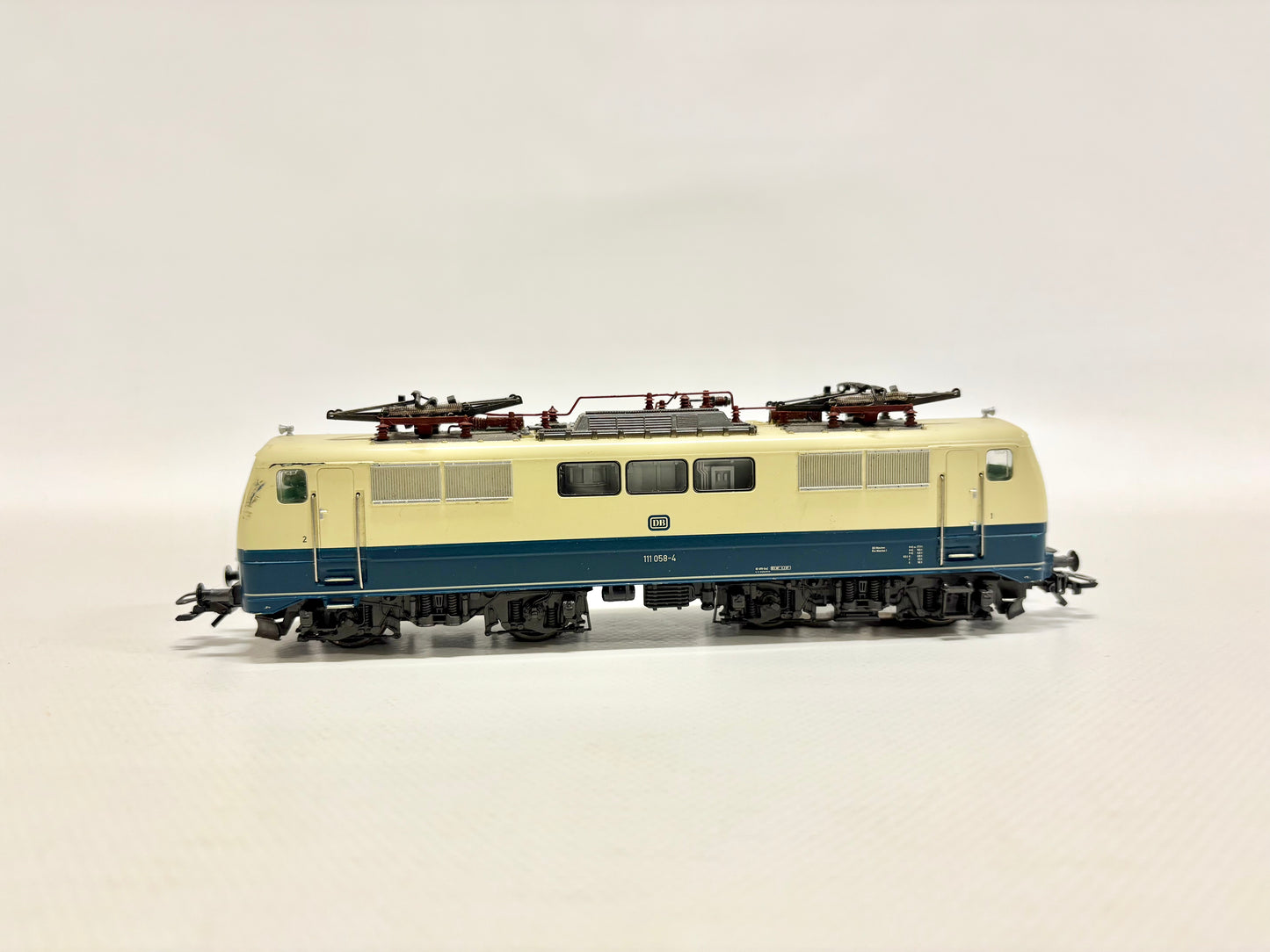 Märklin 3042 E-Lok Br 111 058-4 DB AC H0
