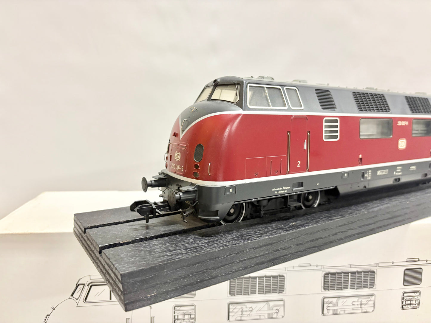 Märklin 55800 Digital + Sound Diesellok Br 220 007-9 DB Spur 1