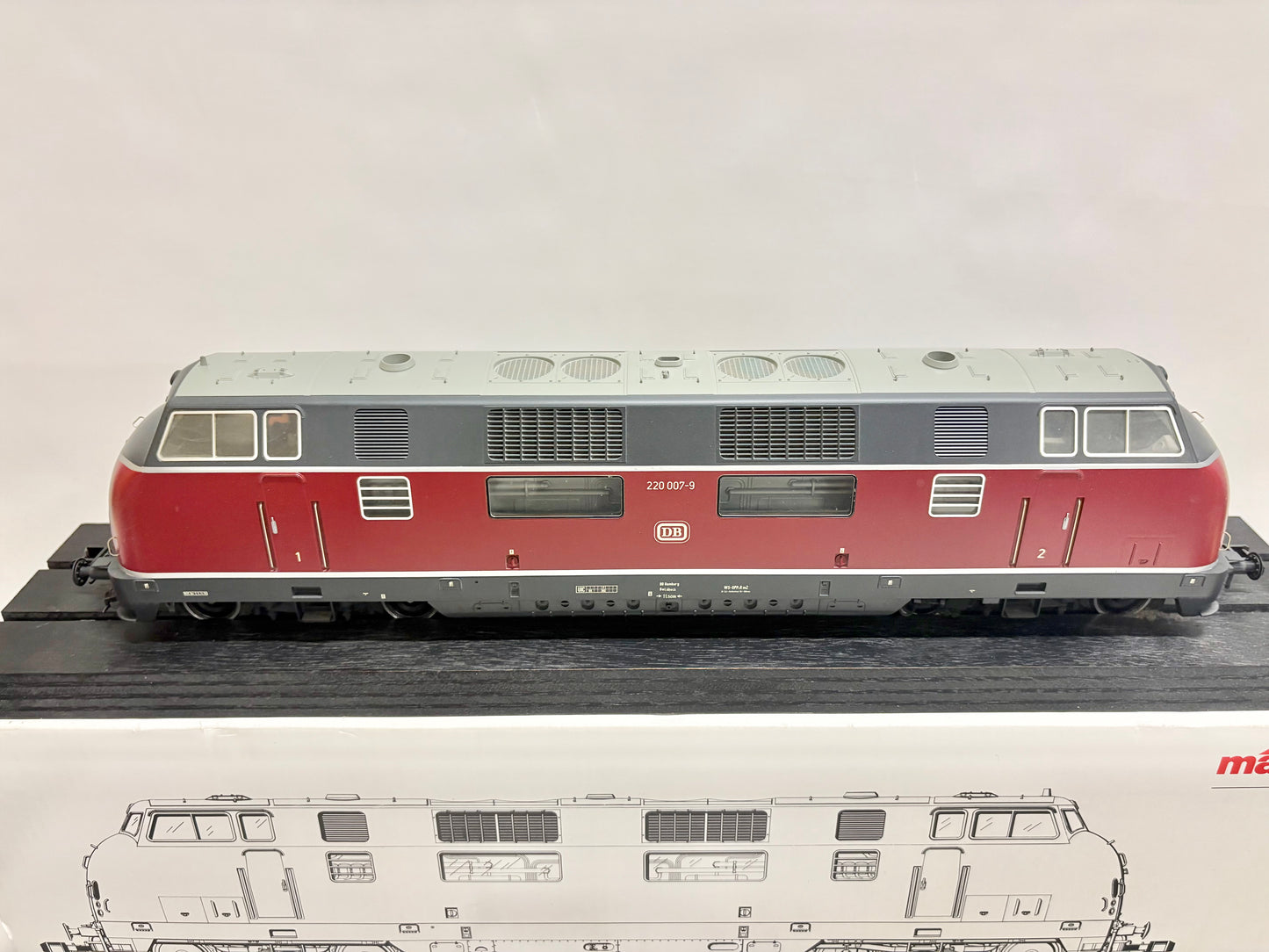 Märklin 55800 Digital + Sound Diesellok Br 220 007-9 DB Spur 1