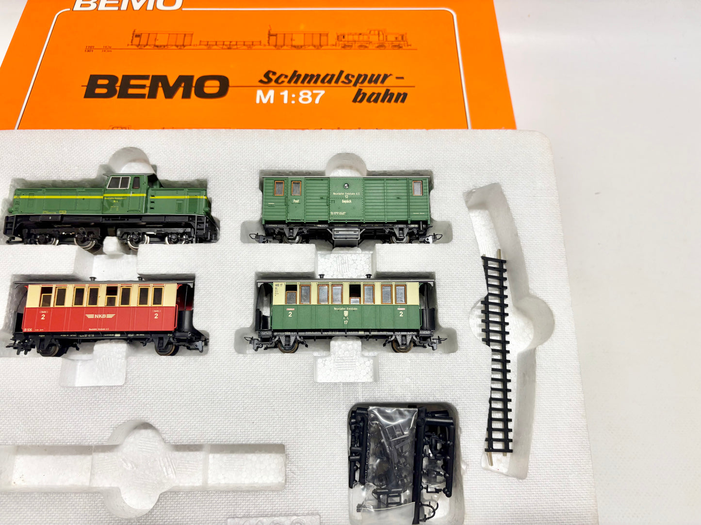 Bemo 1102 Zugpackung Diesellok + Personenwagen Neustädter Kreisbahn AG H0e